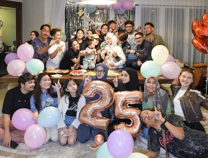 10 Foto Perayaan Ulang Tahun Lesti Kejora, Dapat Surprise Tengah Malam dari Kerabat