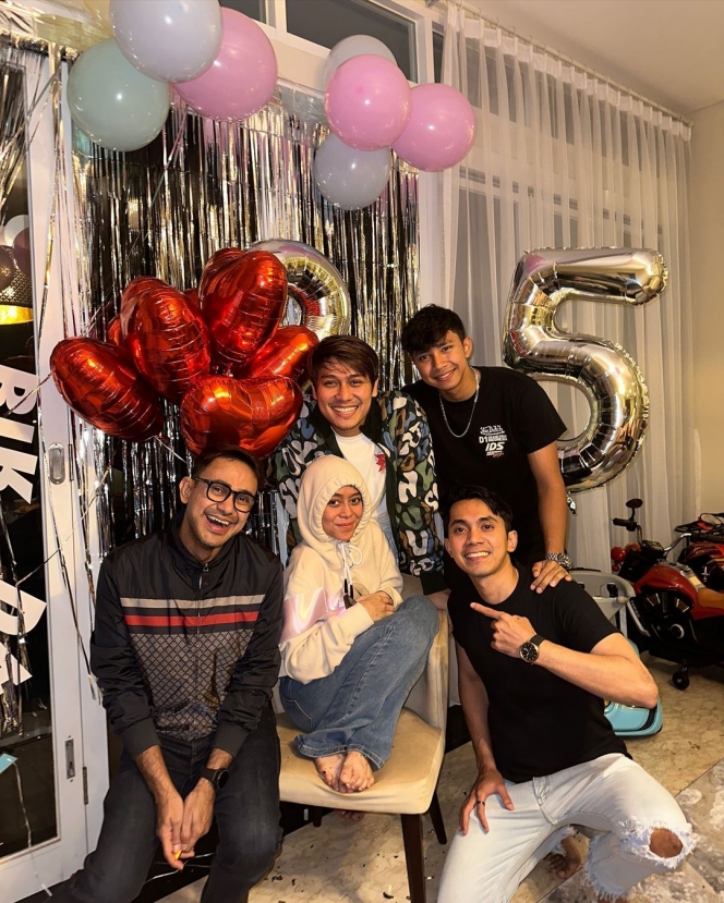 10 Foto Perayaan Ulang Tahun Lesti Kejora, Dapat Surprise Tengah Malam dari Kerabat