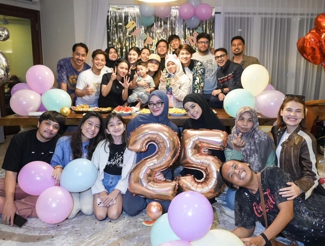 10 Foto Perayaan Ulang Tahun Lesti Kejora, Dapat Surprise Tengah Malam dari Kerabat