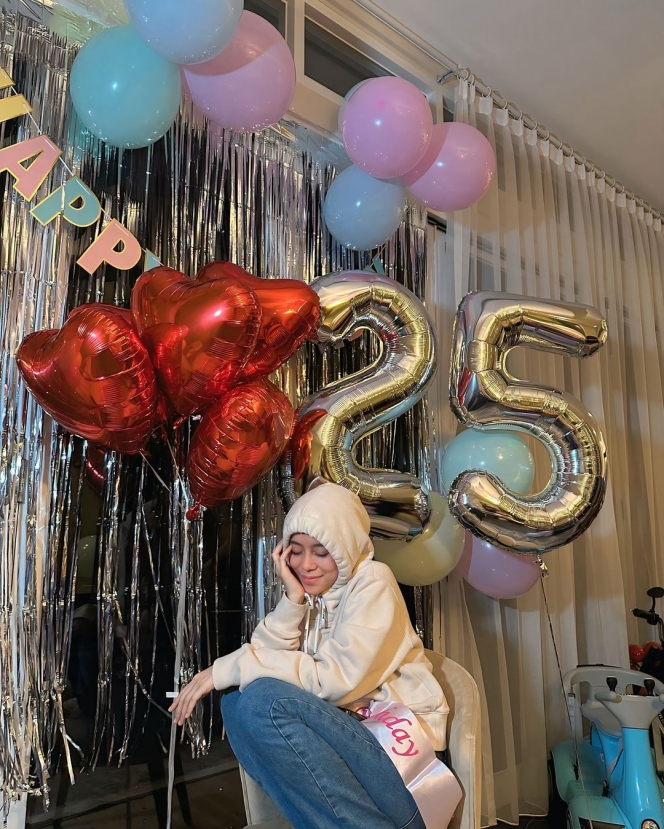 10 Foto Perayaan Ulang Tahun Lesti Kejora, Dapat Surprise Tengah Malam dari Kerabat