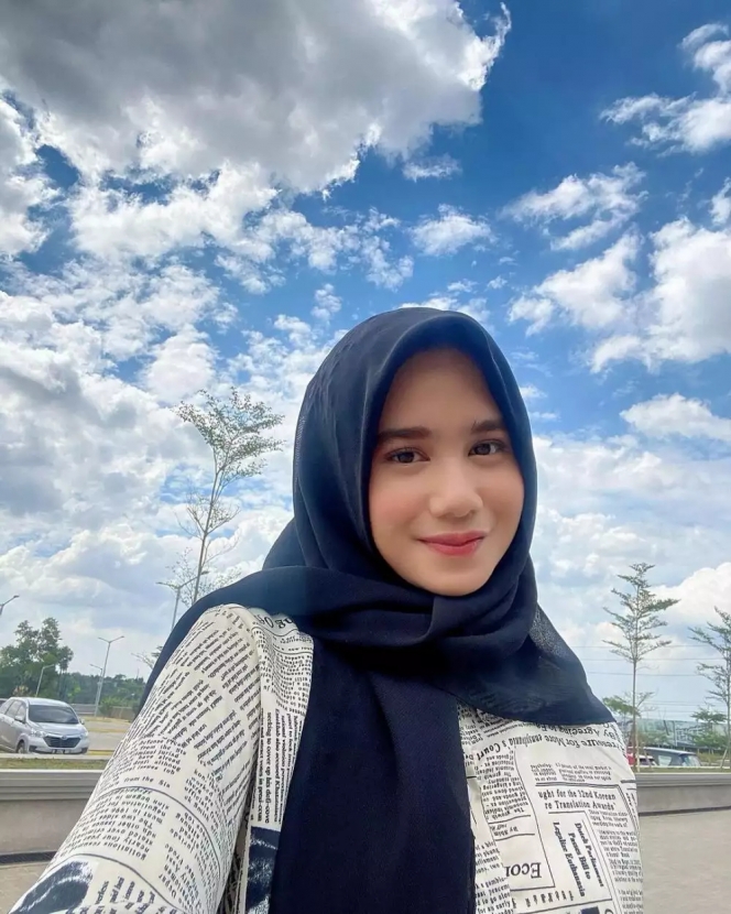 Punya Niatan Pakai Hijab, Ini 10 Foto Tissa Biani yang Pesonanya Makin Adem dengan Kerudung