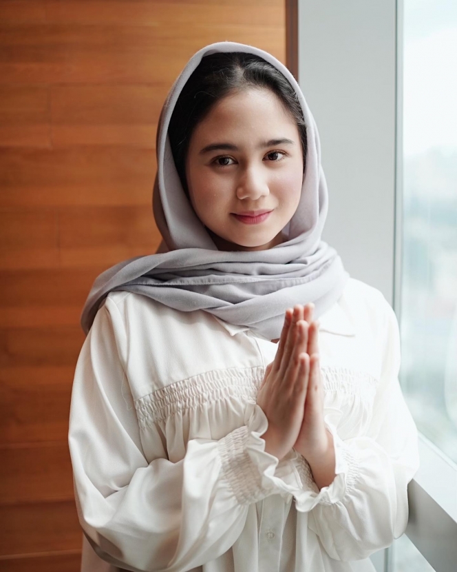 Punya Niatan Pakai Hijab, Ini 10 Foto Tissa Biani yang Pesonanya Makin Adem dengan Kerudung