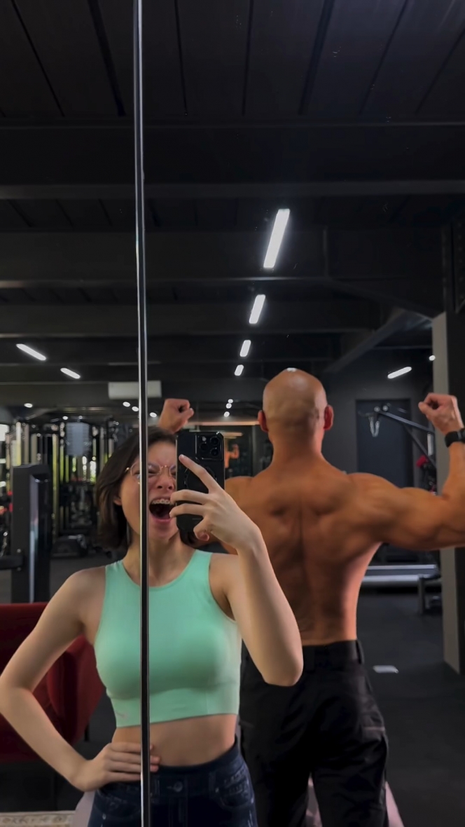 8 Foto Nada Tarina Putri dan Deddy Corbuzier Gym Bareng, Ayah-Anak Kompak Banget!