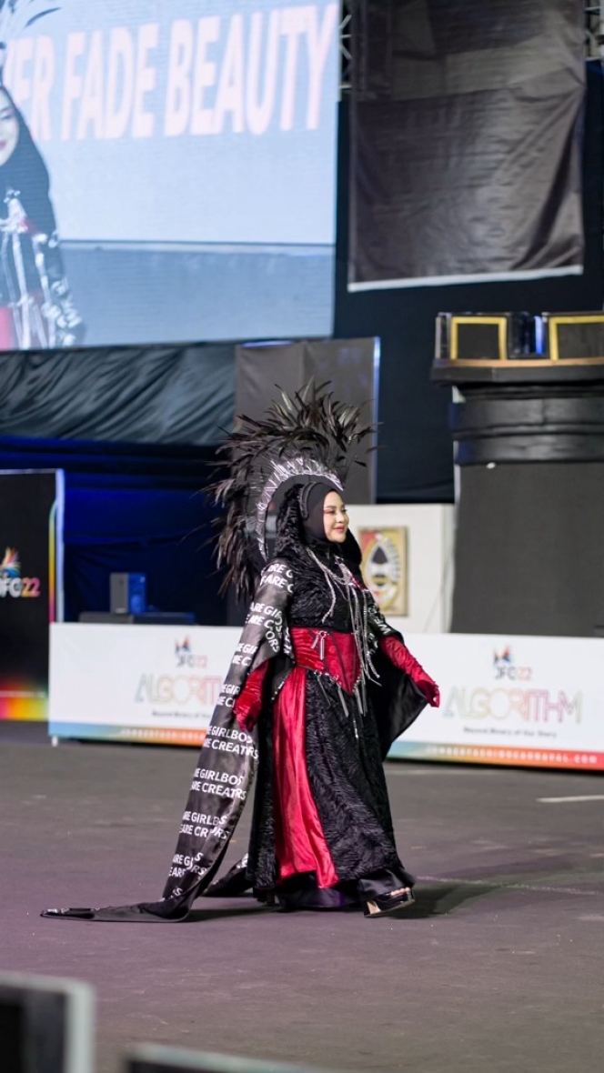 Jadi Pusat Perhatian, Ini 10 Foto Penampilan Aurel Hermansyah di Jember Fashion Carnaval 2024