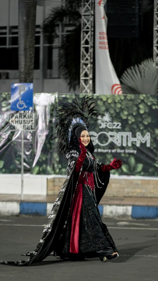 Jadi Pusat Perhatian, Ini 10 Foto Penampilan Aurel Hermansyah di Jember Fashion Carnaval 2024