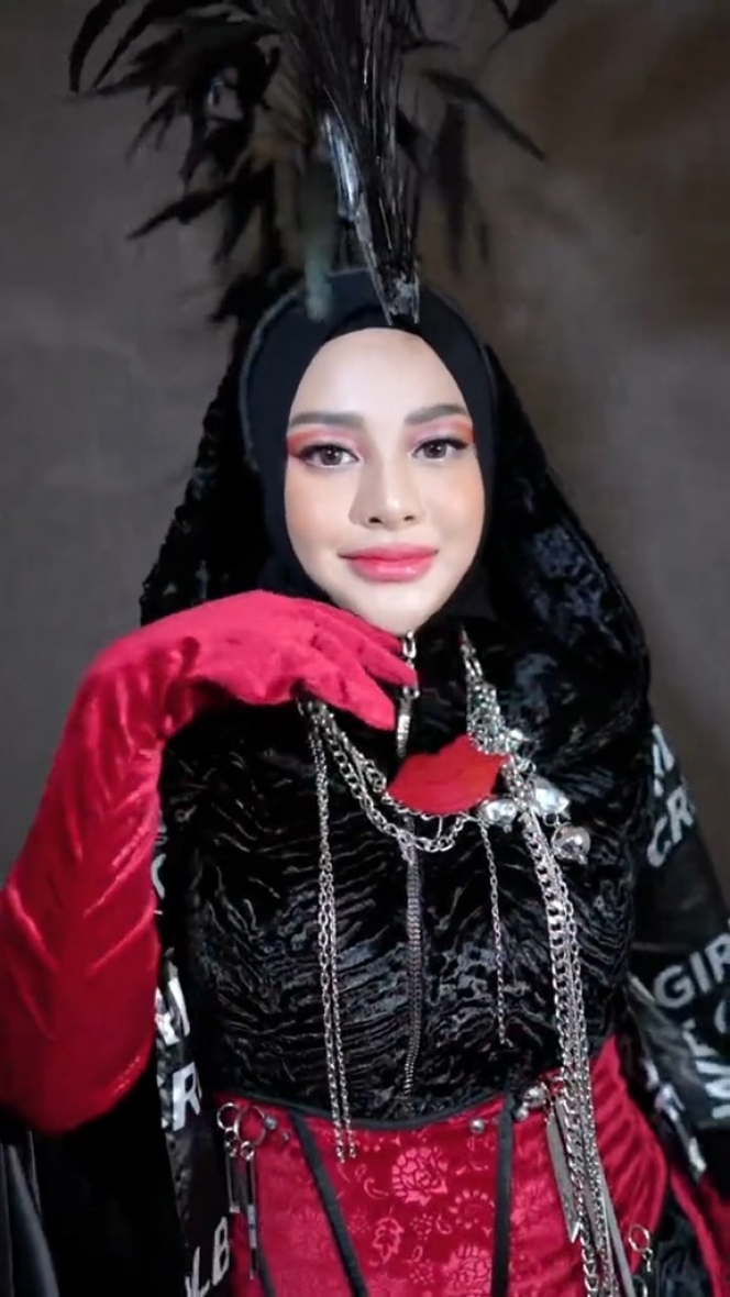 Jadi Pusat Perhatian, Ini 10 Foto Penampilan Aurel Hermansyah di Jember Fashion Carnaval 2024