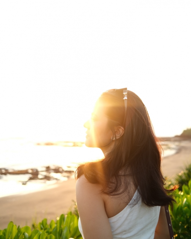 Disebut Belum Move On, Ini 8 Foto Marsha Aruan yang Asyik Healing di Pantai