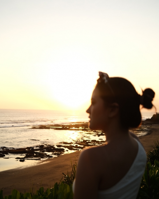 Disebut Belum Move On, Ini 8 Foto Marsha Aruan yang Asyik Healing di Pantai