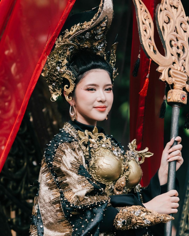 10 Foto Tiara Andini di Gelaran Jember Fashion Carnaval, Tampil bak Kanjeng Ratu saat Menyapa Rakyat