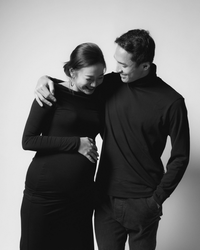 Hitung Hari Jelang Persalinan, Ini 10 Foto Maternity Shanju dan Jonatan Christie