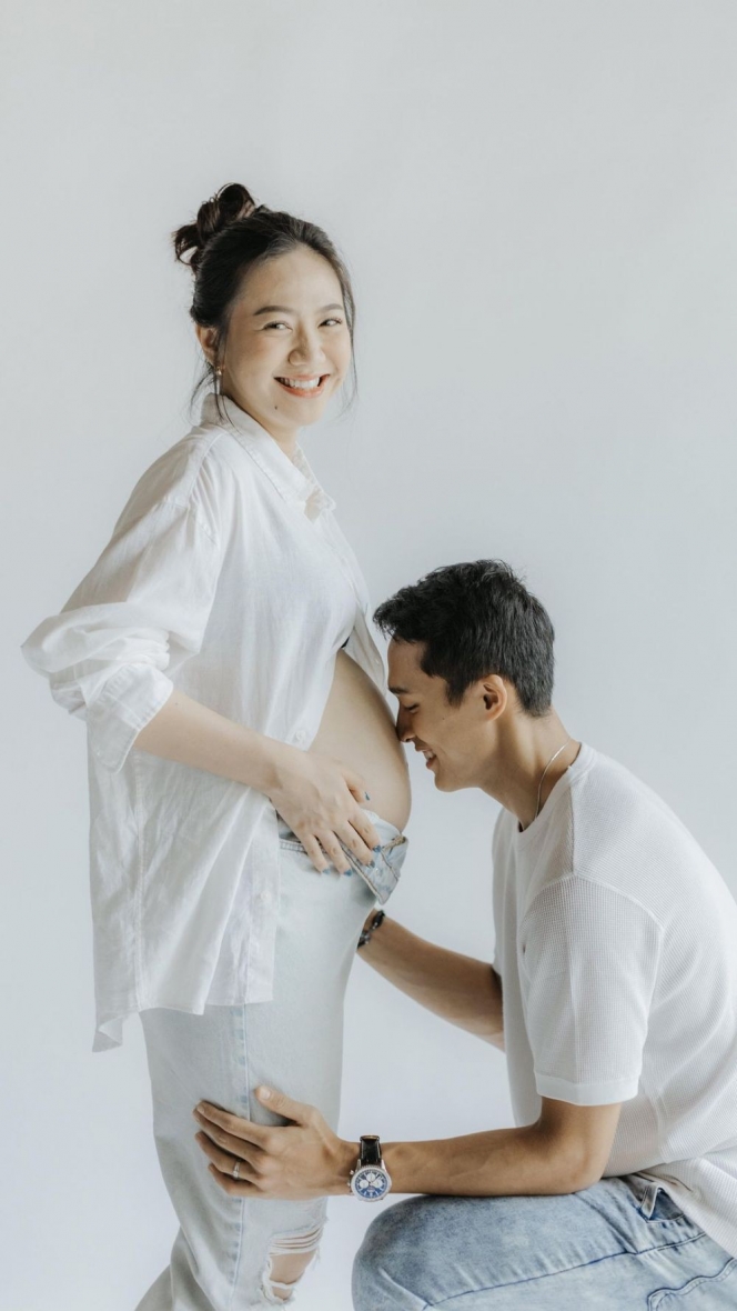 Hitung Hari Jelang Persalinan, Ini 10 Foto Maternity Shanju dan Jonatan Christie