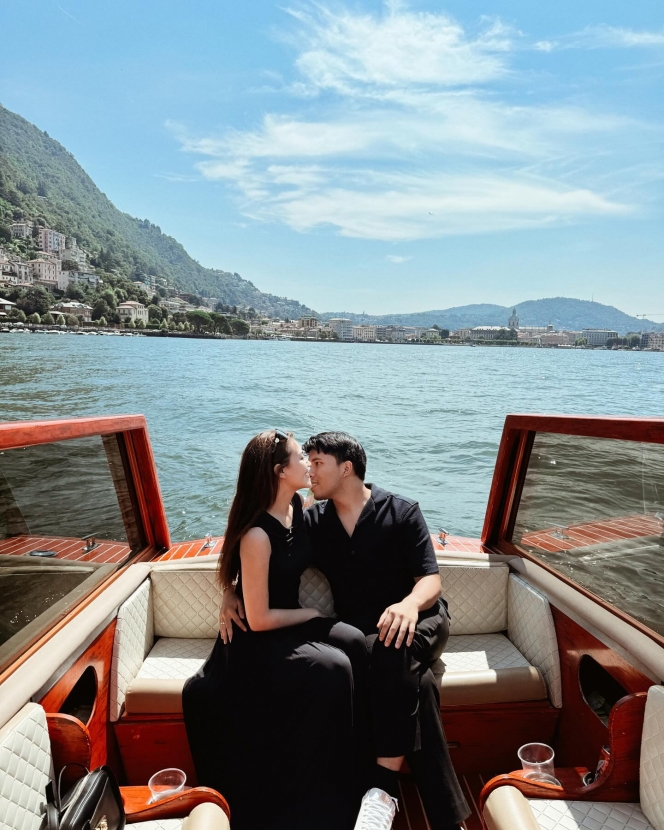 10 Foto Bulan Madu Thariq dan Aaliyah Keliling Lake Como Italia Pakai Speed Boat Mewah, Makin Mesra!