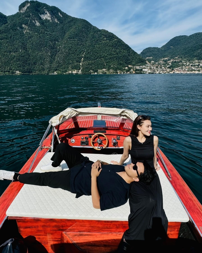 10 Foto Bulan Madu Thariq dan Aaliyah Keliling Lake Como Italia Pakai Speed Boat Mewah, Makin Mesra!