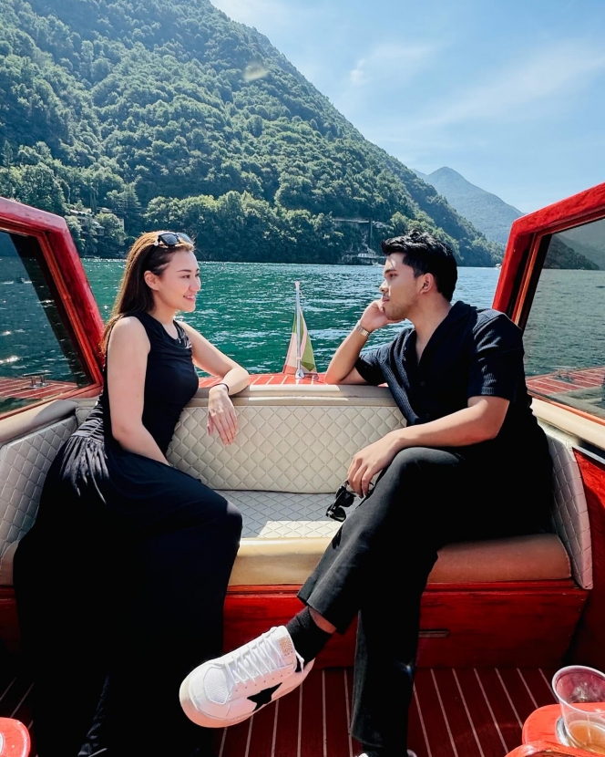 10 Foto Bulan Madu Thariq dan Aaliyah Keliling Lake Como Italia Pakai Speed Boat Mewah, Makin Mesra!