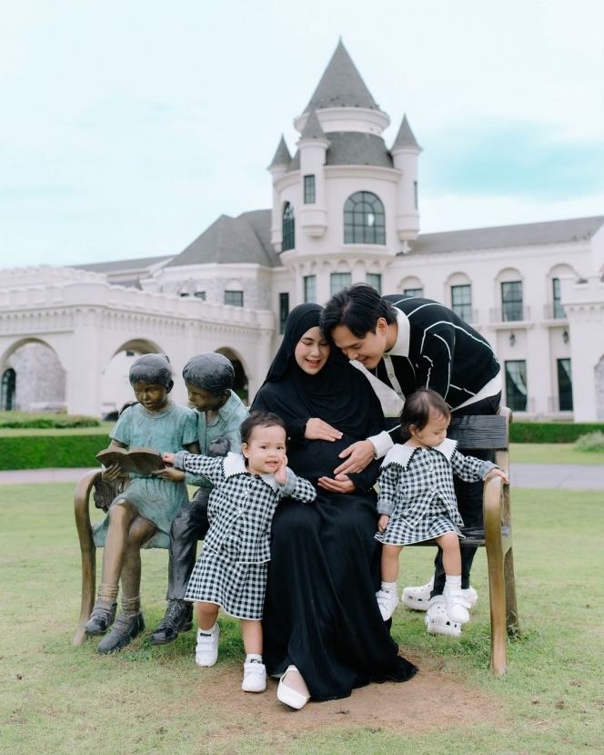 9 Foto Anisa Rahma dan Keluarga Jalan-Jalan di Thailand, Tetap Enerjik Meski Hamil Anak Ketiga!