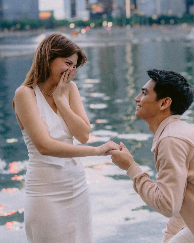 Romantis Banget, Ini Deretan Momen Cassandra Lee Dilamar sang Kekasih di Singapura