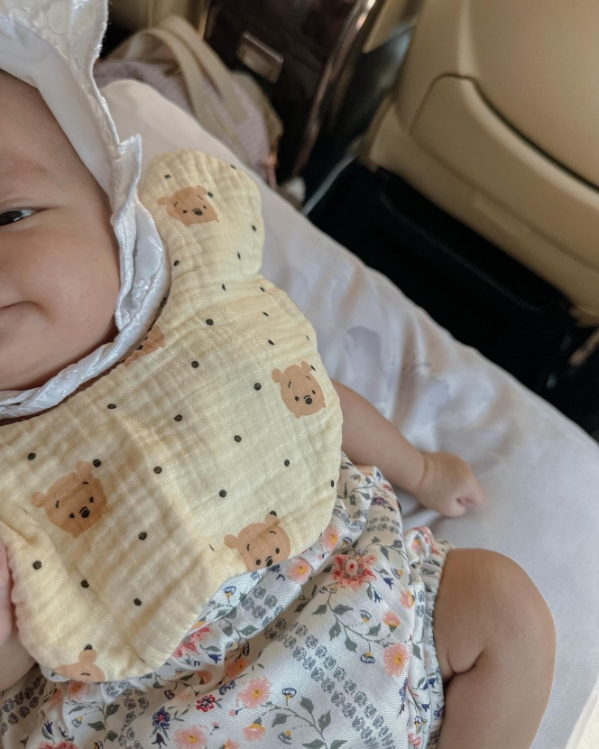 Sempat Bikin Penasaran, Ini 8 Foto Wajah Anak Larissa Chou yang Dispill Usia 40 Hari