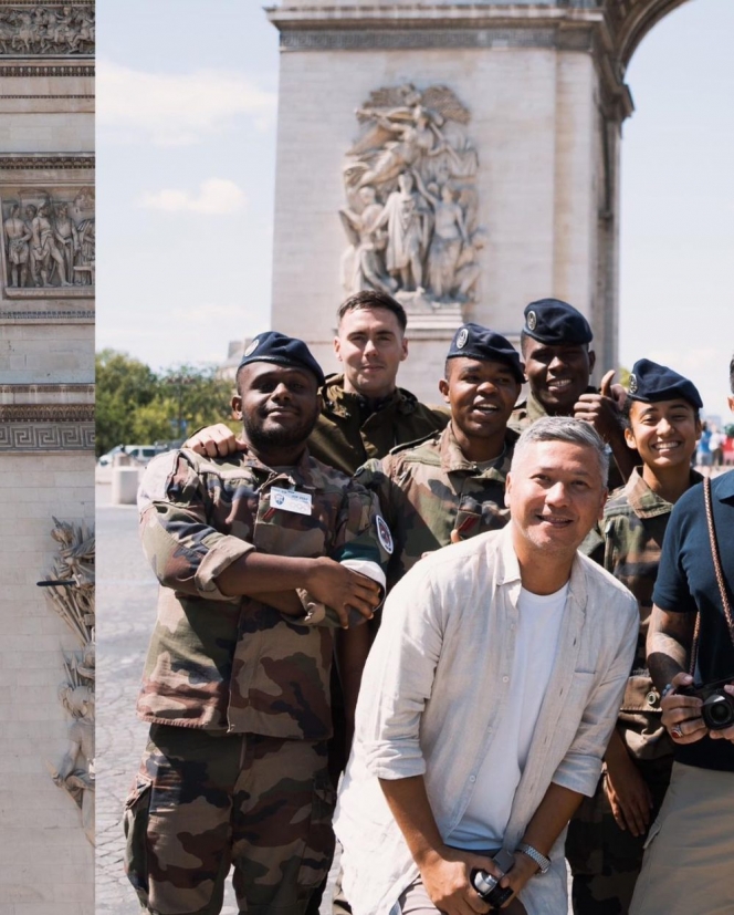 7 Foto Gading Marten Menghadiri Olimpiade Paris 2024, Jadi Fotografer Dadakan di Menara Eiffel