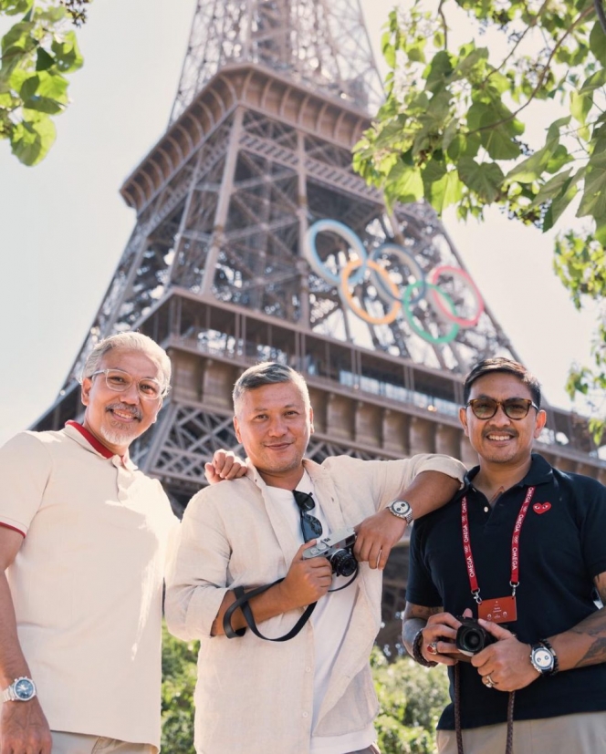 7 Foto Gading Marten Menghadiri Olimpiade Paris 2024, Jadi Fotografer Dadakan di Menara Eiffel