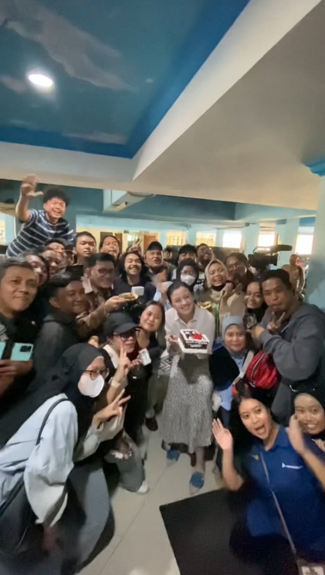 7 Momen Kimberly Ryder Dapat Surprise Ulang Tahun dari Wartawan, Manis Banget!