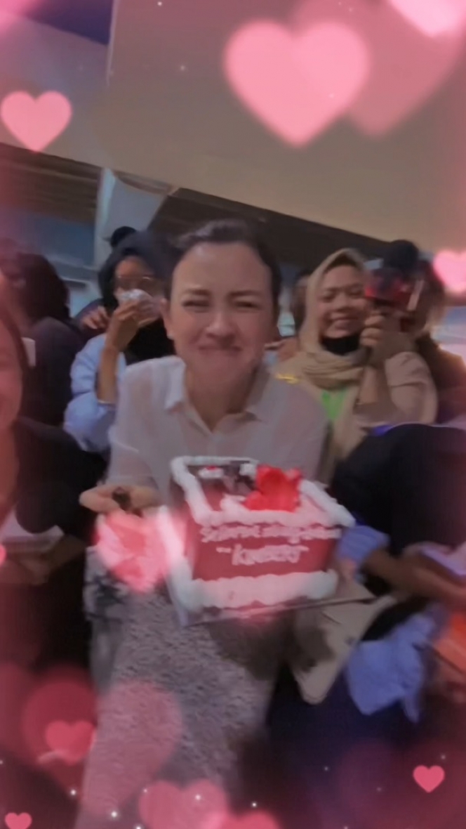 7 Momen Kimberly Ryder Dapat Surprise Ulang Tahun dari Wartawan, Manis Banget!