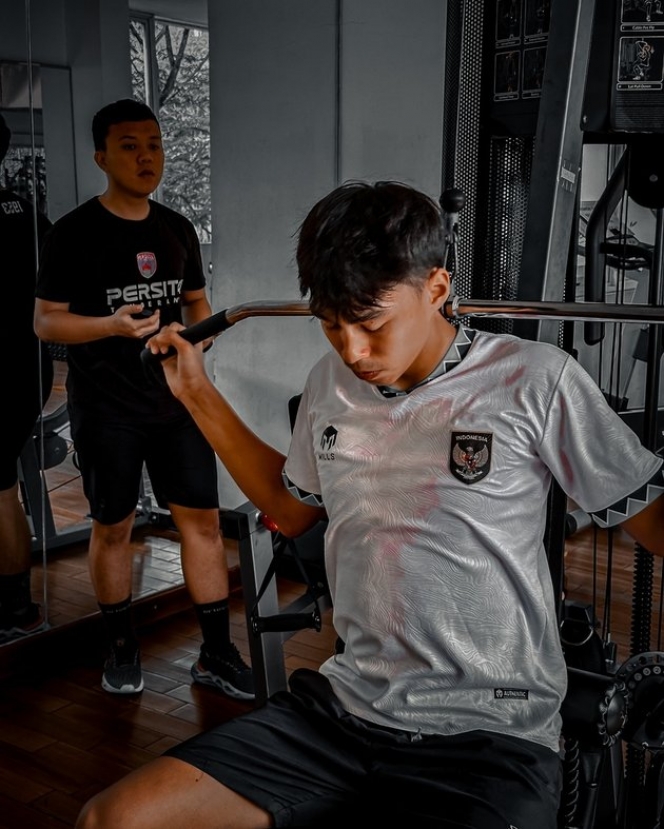 7 Foto Diego Anak Darius Sinathrya Berlatih di Gym, Tetap Semangat Latihan Meskipun Dicoret dari Timnas Indonesia U-16