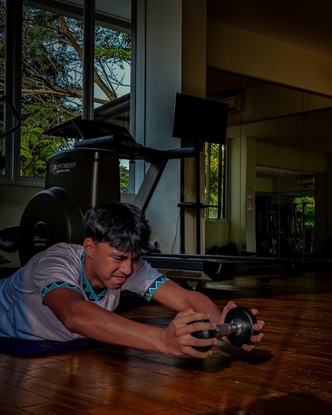 7 Foto Diego Anak Darius Sinathrya Berlatih di Gym, Tetap Semangat Latihan Meskipun Dicoret dari Timnas Indonesia U-16