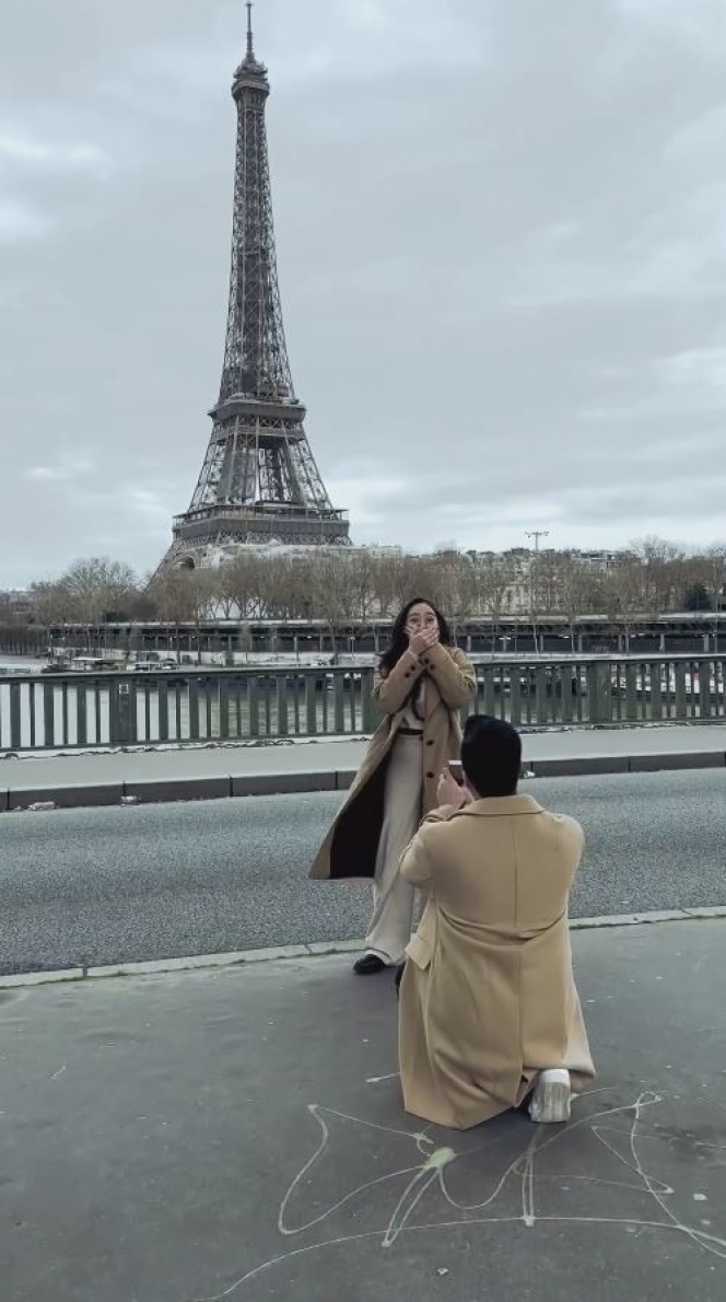 Baru Diunggah, Ini dia Momen Salshabilla Dilamar Ohim di Paris Tahun Lalu