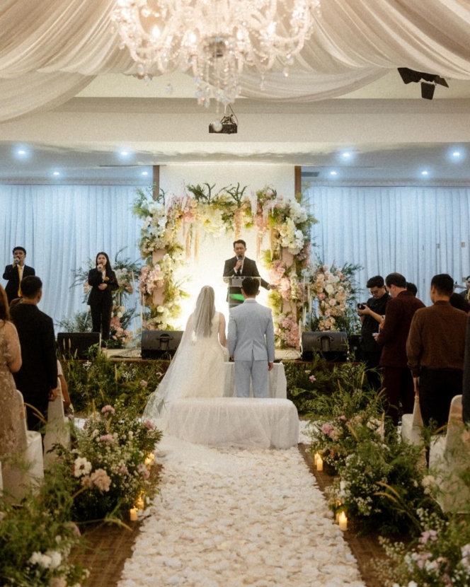 15 Foto Pemberkatan Nikah Cassandra Lee dan Ryuken Lie, Digelar Sederhana Tapi Penuh Keharuan