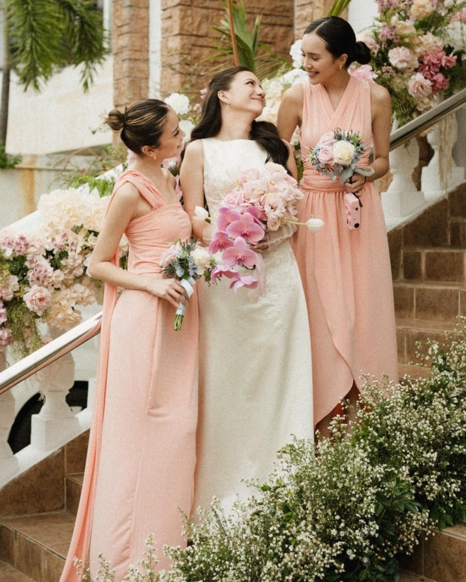 9 Foto Beby Tsabina dan Sephora Sievert Jadi Bridesmaid di Pernikahan Cassandra Lee, Trio Bestie yang Tidak Terpisahkan!