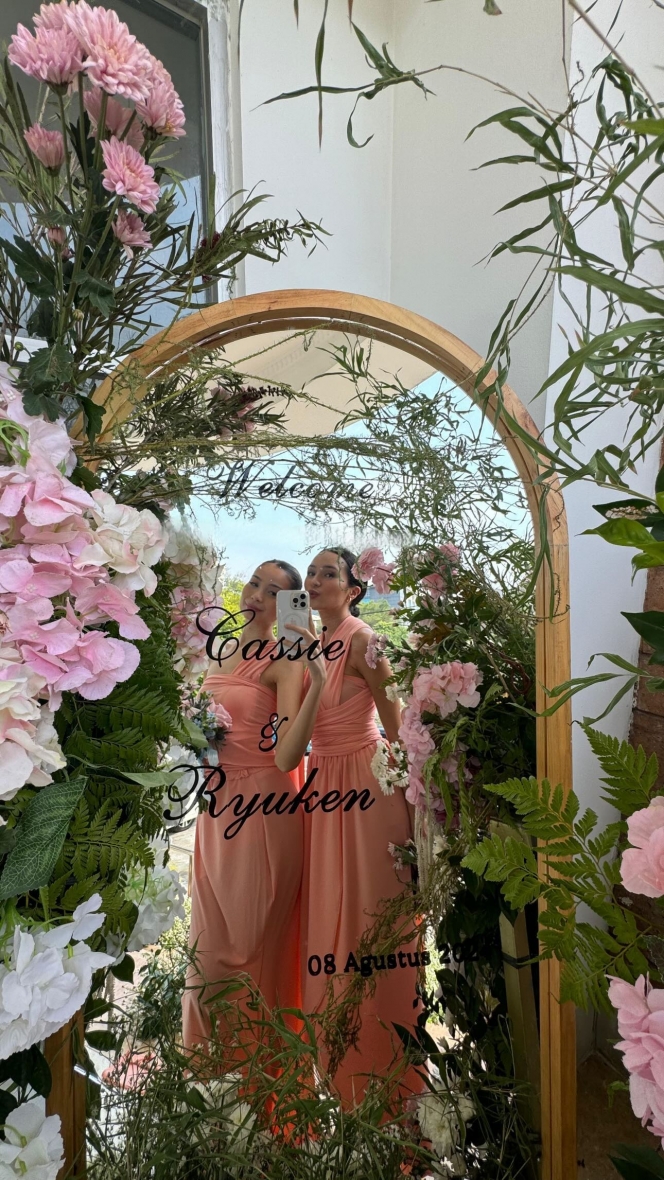 9 Foto Beby Tsabina dan Sephora Sievert Jadi Bridesmaid di Pernikahan Cassandra Lee, Trio Bestie yang Tidak Terpisahkan!