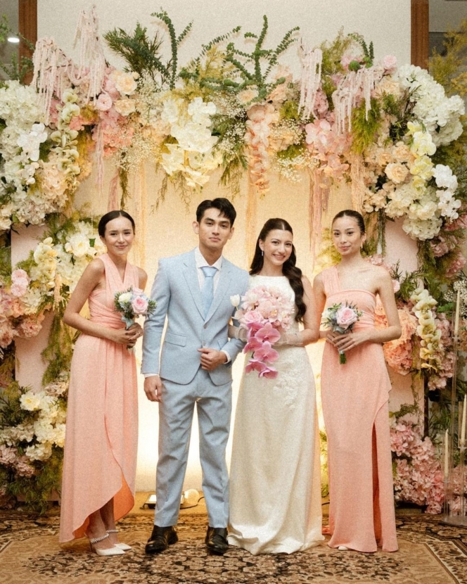 9 Foto Beby Tsabina dan Sephora Sievert Jadi Bridesmaid di Pernikahan Cassandra Lee, Trio Bestie yang Tidak Terpisahkan!