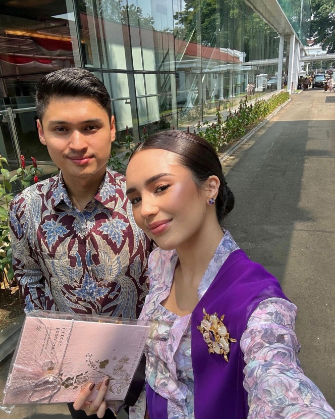 Pesona Beby Tsabina dalam Balutan Kebaya Kutubaru, Pancarkan Vibes Istri Pejabat yang Berwibawa Banget!