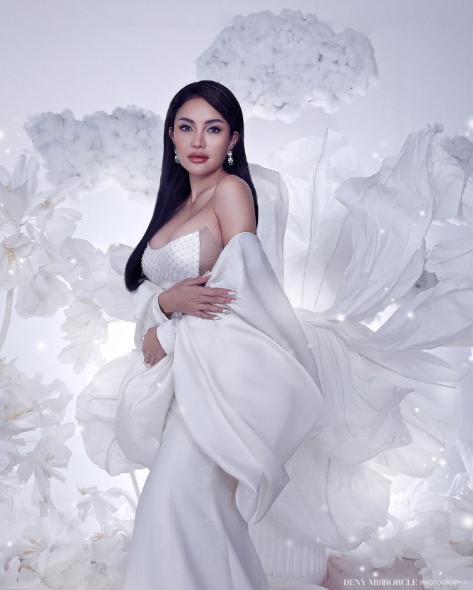 Nikita Mirzani Tampil Stunning di Pemotretan Terbaru, Auranya Menyala Banget!