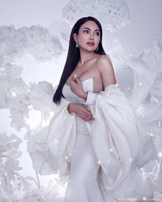 Nikita Mirzani Tampil Stunning di Pemotretan Terbaru, Auranya Menyala Banget!